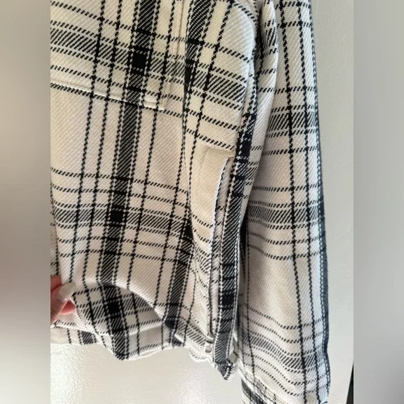 The North Face Valley Twill Utility Shacket - Picture 5 of 8